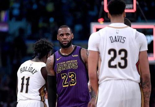 浓眉哥吃老汉瓜,一场篮球场上的趣味对决