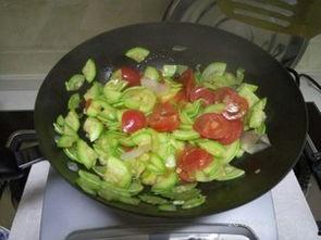 白瓜炒着吃有毒吗,揭秘白瓜炒食是否含有毒性